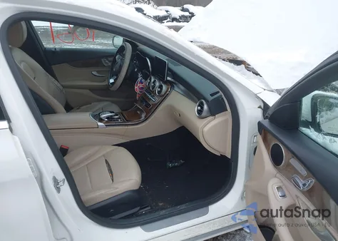 2015 Mercedes-Benz C 300 4Matic из США, поврежденный, VIN 55SWF4KB4FU008853